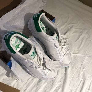 NWT Rod Laver white/green originals